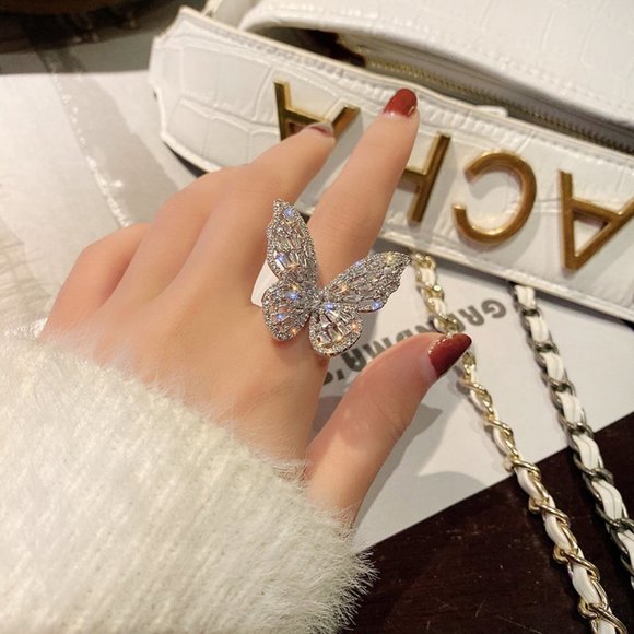 *NEW Huge 18K White Gold Diamond Butterfly Ring - Picture 4 of 9